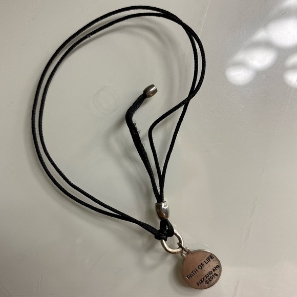 Free with purchase - pull cord bracelet - Picture 2 of 2